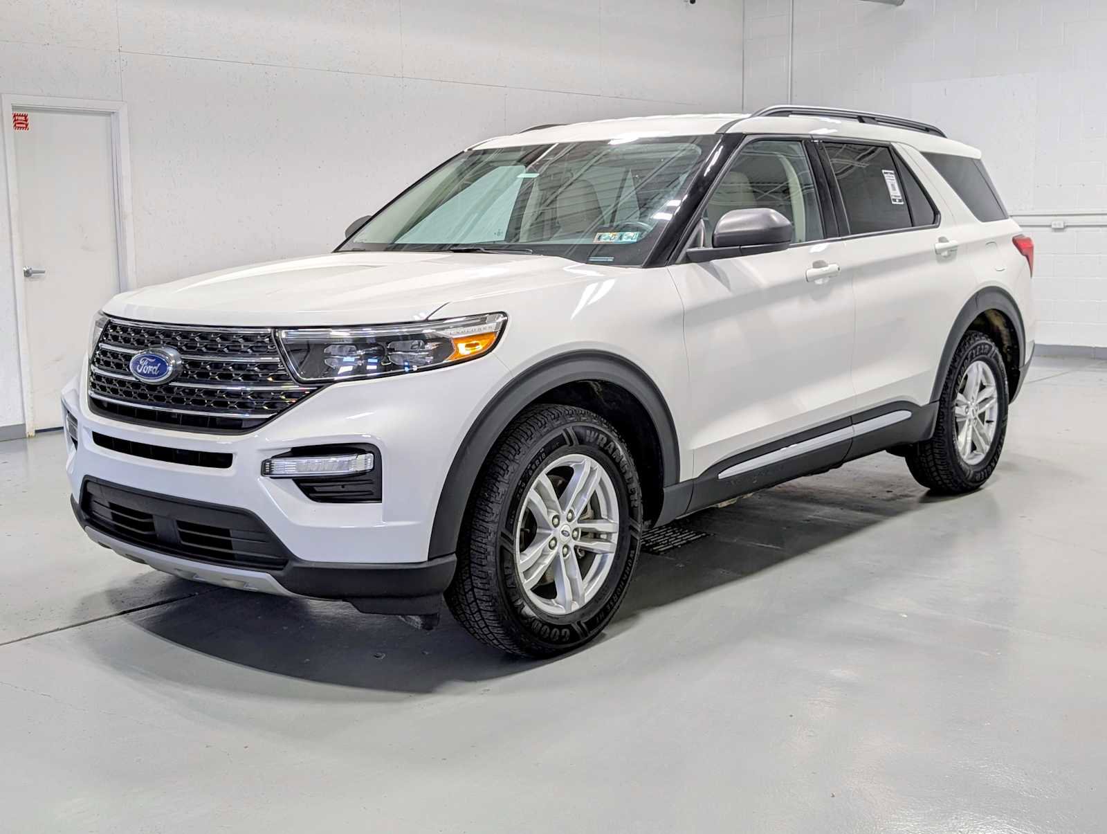 Certified 2023 Ford Explorer XLT w/ Equipment Group 202A