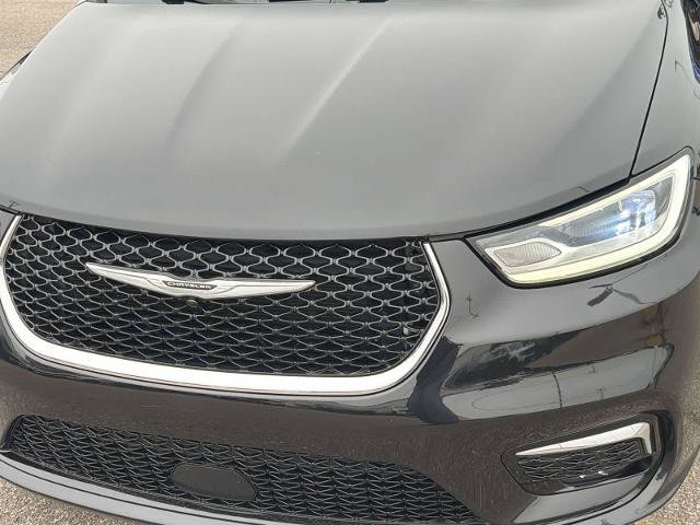 Used 2021 Chrysler Pacifica Limited w/ Uconnect Theater Family Group AWD/4WD image 11