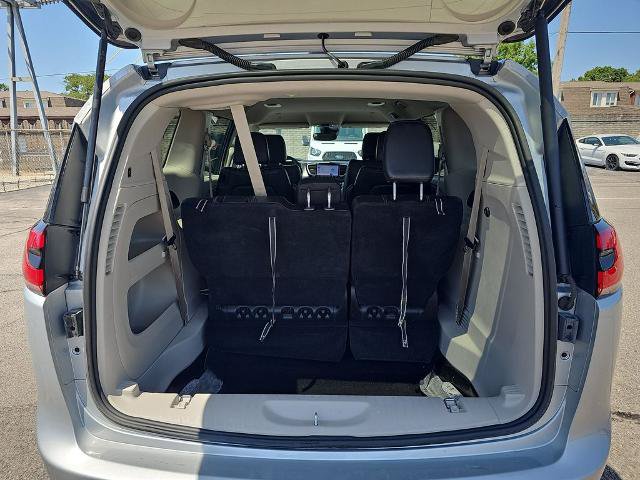 Used 2023 Chrysler Pacifica Touring-L FWD image 12