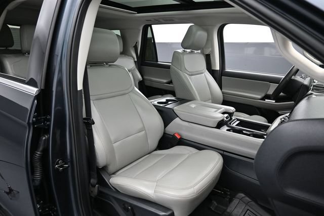 Certified 2025 Ford Expedition Active AWD/4WD image 31