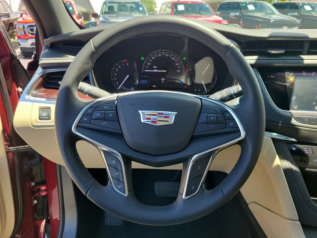 Used 2017 Cadillac XT5 Luxury w/ Driver Awareness Package AWD/4WD image 22