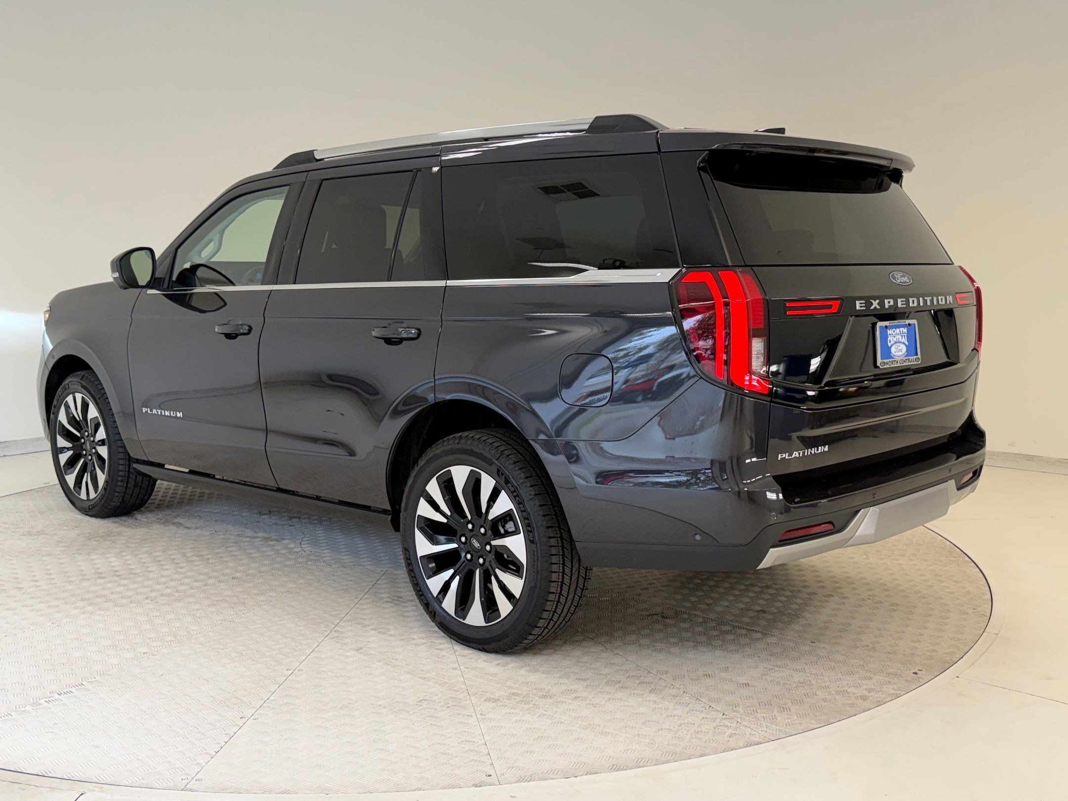 Certified 2025 Ford Expedition Platinum w/ Driver's Package image 3