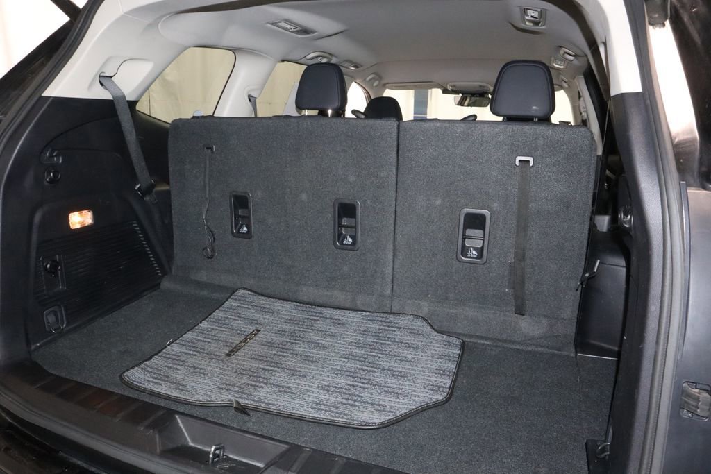 Used 2023 Subaru Ascent Limited AWD/4WD image 16
