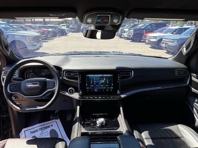 Used 2022 Jeep Wagoneer Series II AWD/4WD image 12