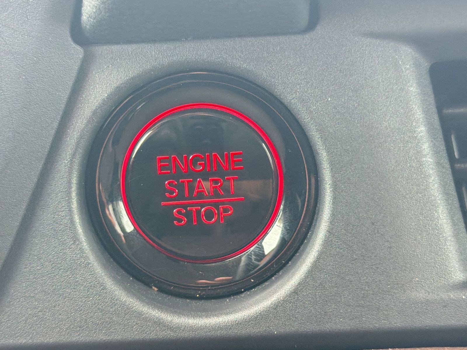 Used 2025 Honda Pilot Elite image 23