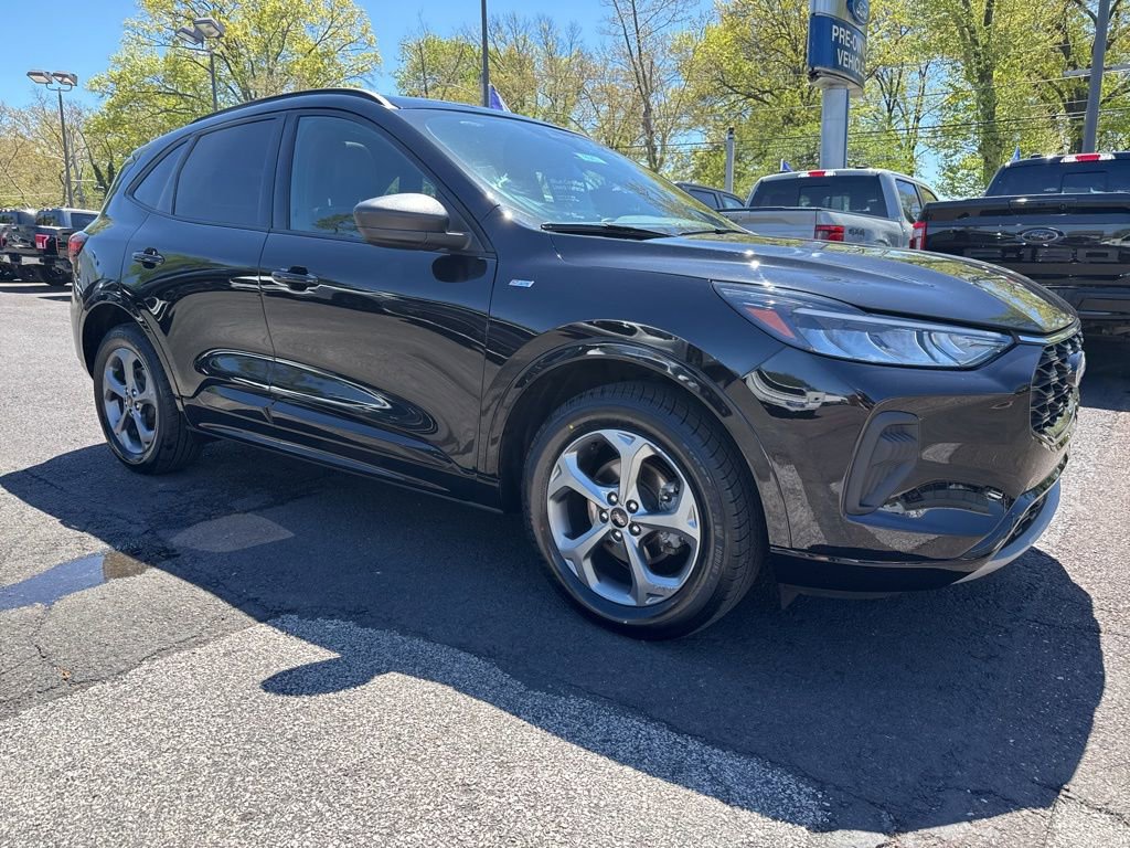 Certified 2023 Ford Escape ST-Line w/ Tech Pack #1 AWD/4WD image 3