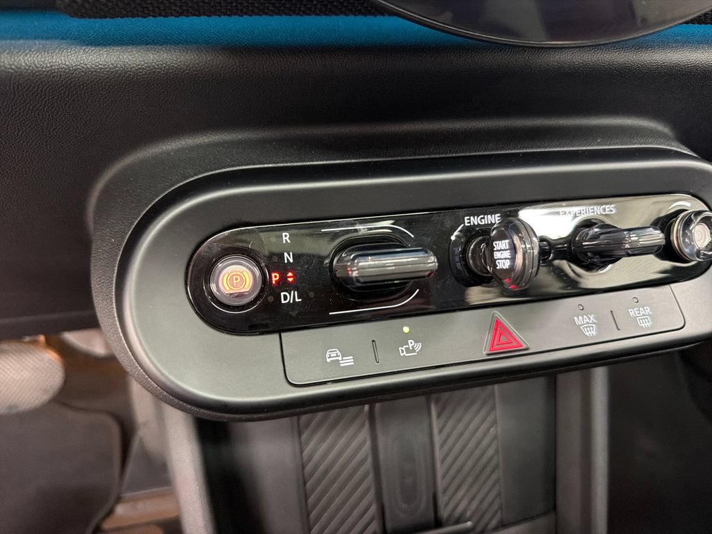 Used 2025 MINI Cooper 2-Door Hardtop FWD image 29