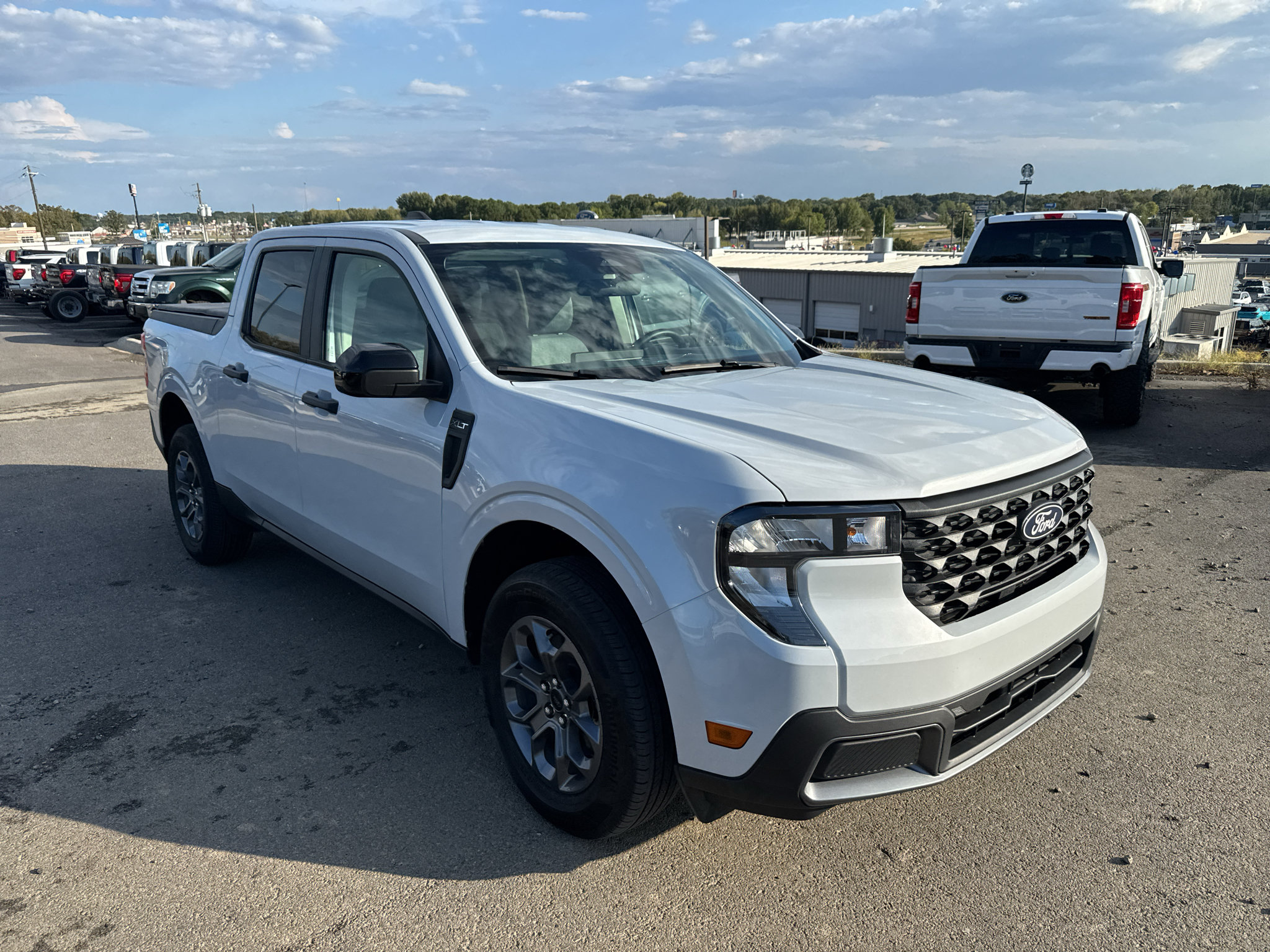 Certified 2025 Ford Maverick XLT w/ XLT Luxury Package AWD/4WD image 3