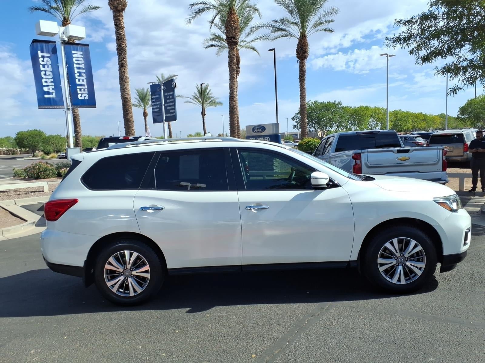 Used 2019 Nissan Pathfinder SV FWD image 3
