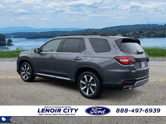 Used 2023 Honda Pilot Touring image 4
