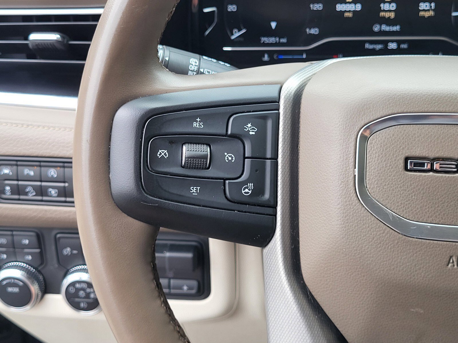 Used 2023 GMC Yukon Denali w/ Max Trailering Package image 28