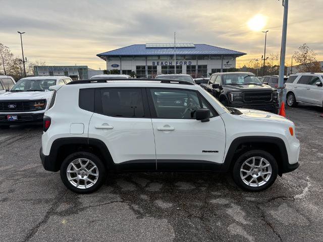 Used 2023 Jeep Renegade Latitude w/ Premium Group image 4