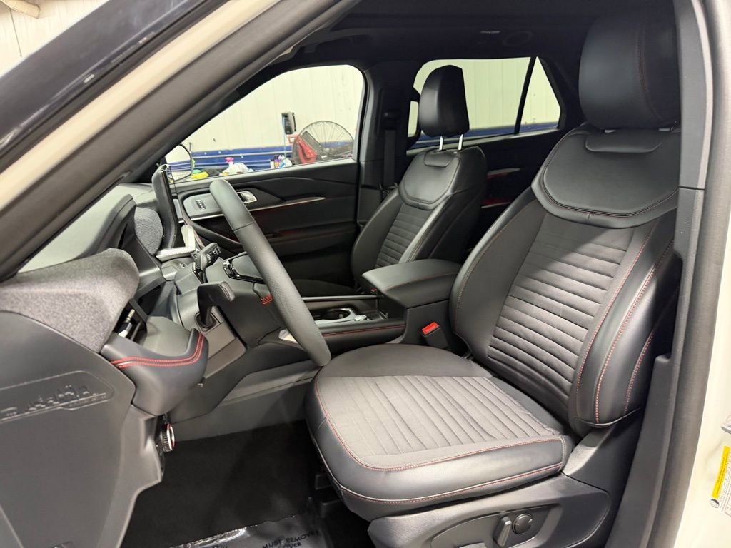 Certified 2025 Ford Explorer ST-Line w/ ST-Line Street Pack image 14