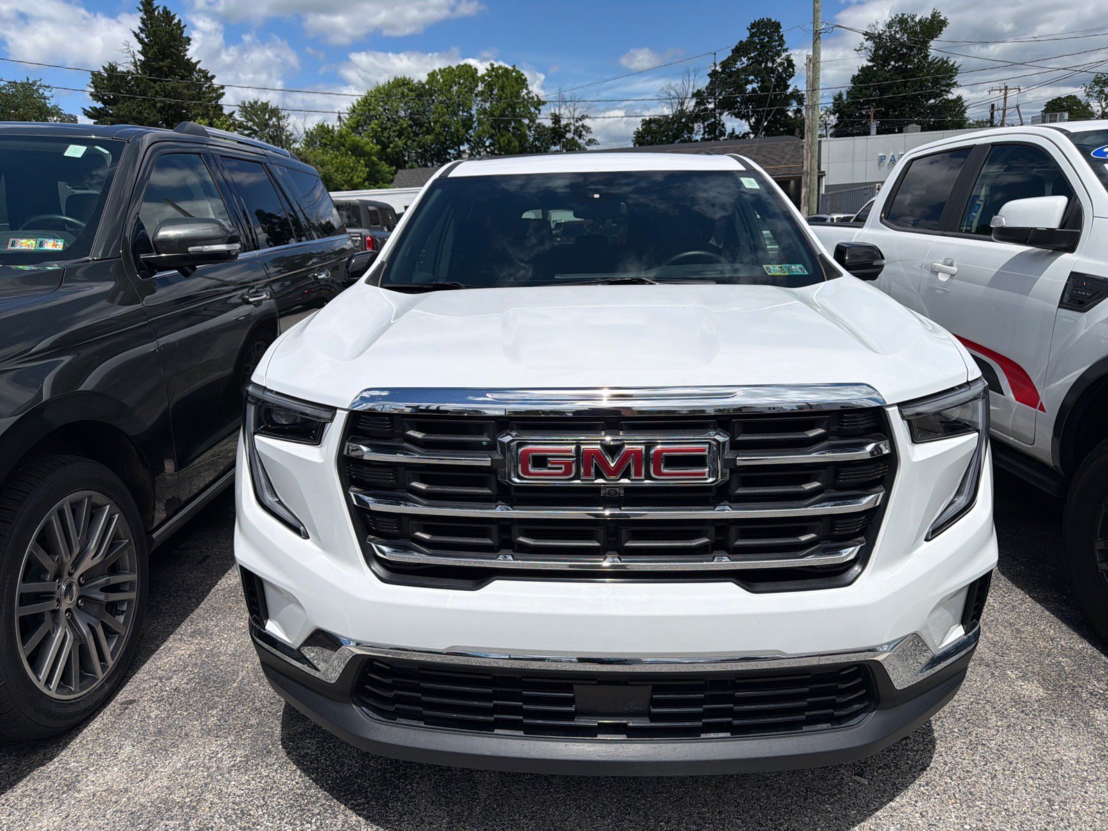 Used 2025 GMC Acadia Elevation FWD image 2