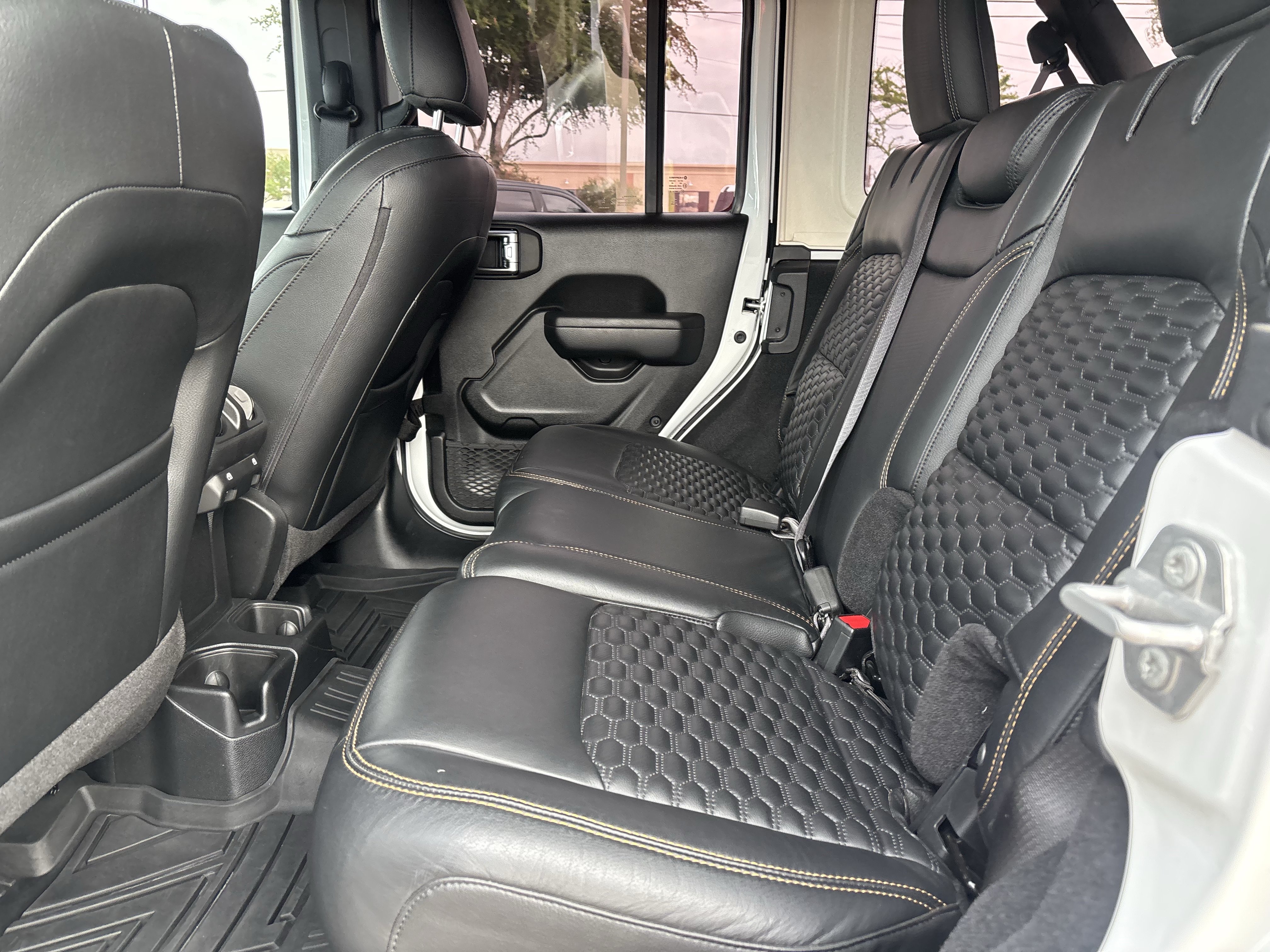 Used 2025 Jeep Wrangler Unlimited Sport AWD/4WD image 15