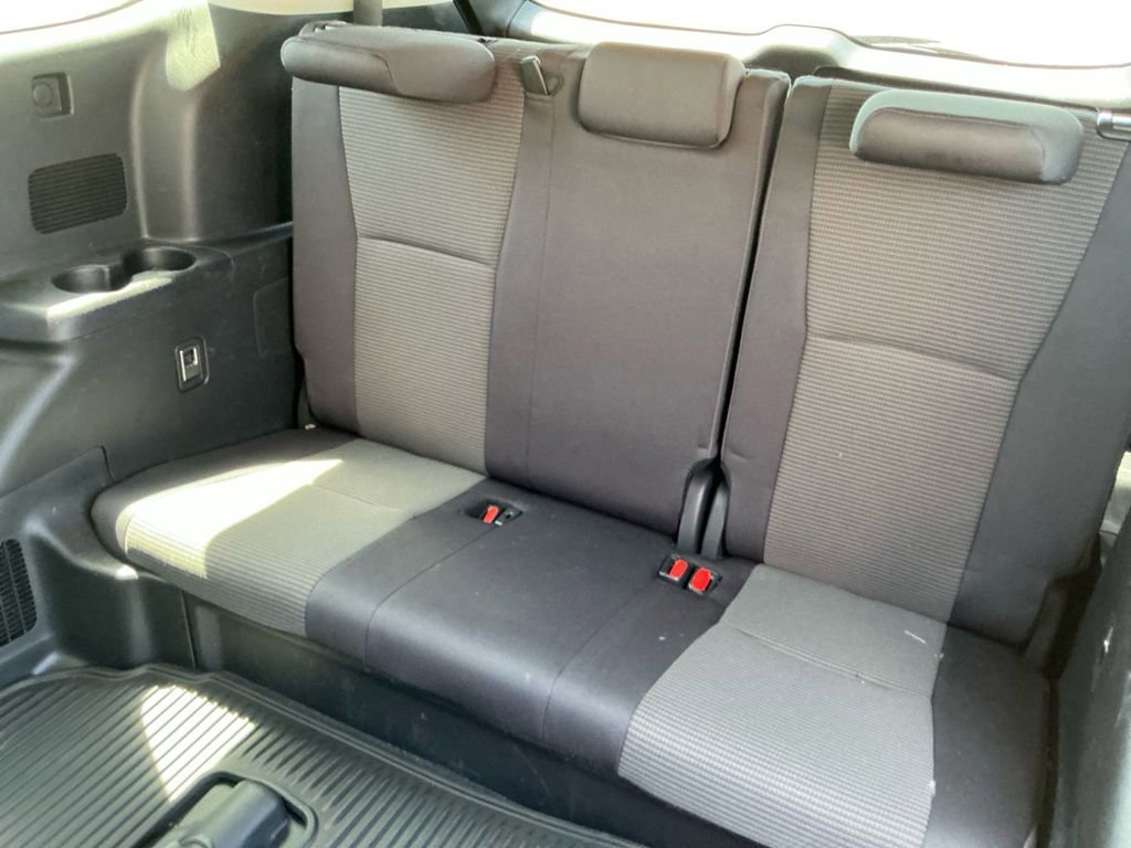 Used 2024 Toyota Highlander LE FWD image 21