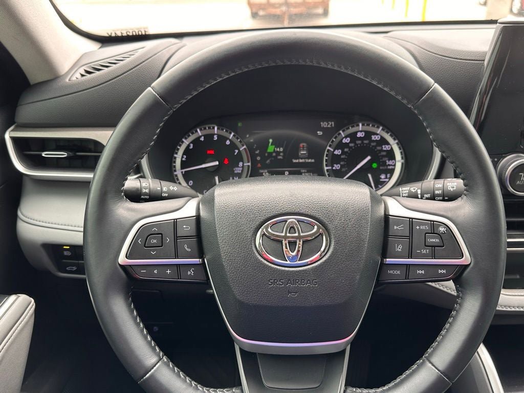 Used 2022 Toyota Highlander XLE AWD/4WD image 29