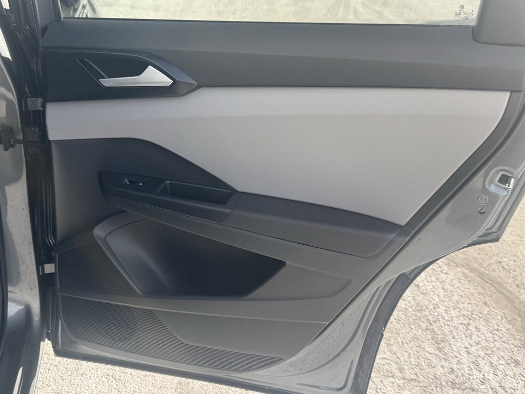 Used 2023 Volkswagen Taos SE w/ Panoramic Sunroof Package image 27