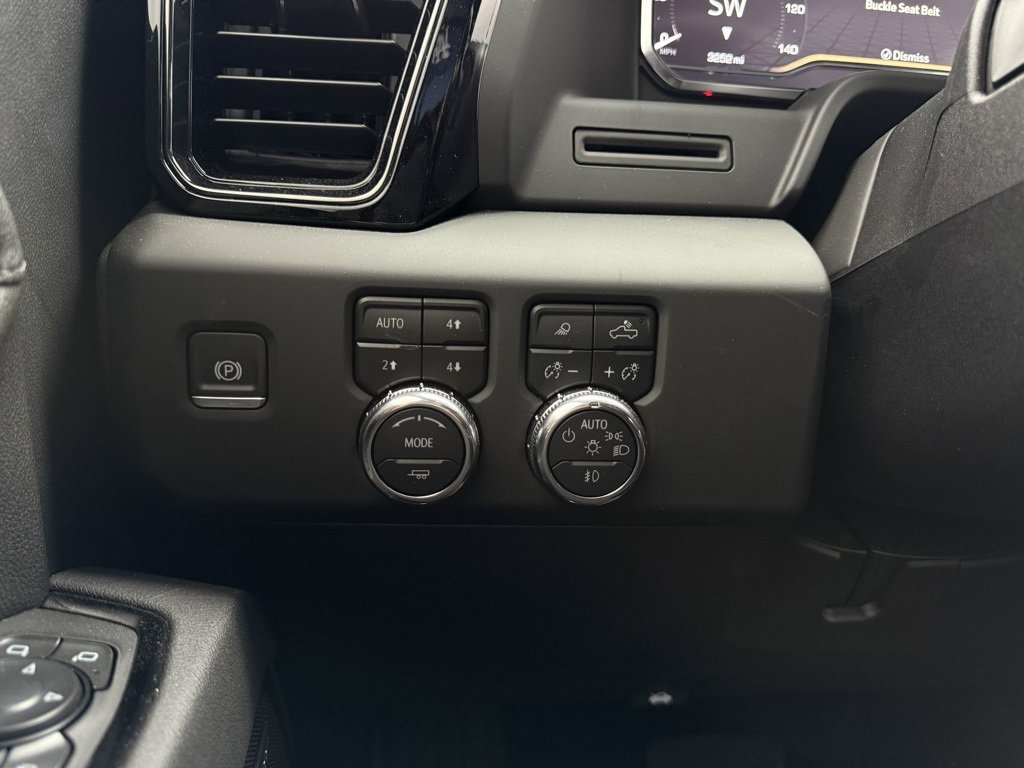 Used 2025 GMC Sierra 2500 AT4 w/ AT4 Preferred Package image 13