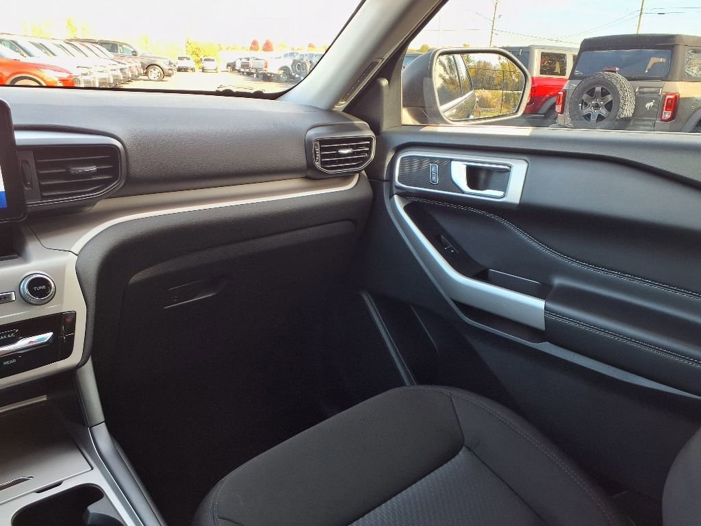 Certified 2023 Ford Explorer XLT w/ Class IV Trailer Tow Package image 15