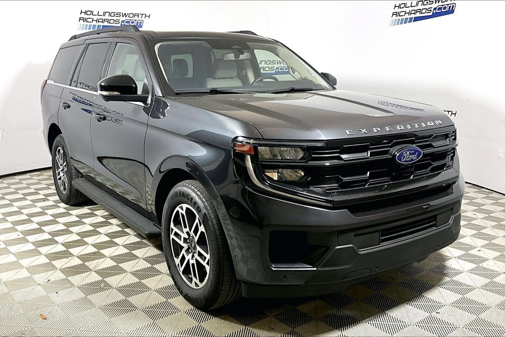 Certified 2025 Ford Expedition Active RWD image 3
