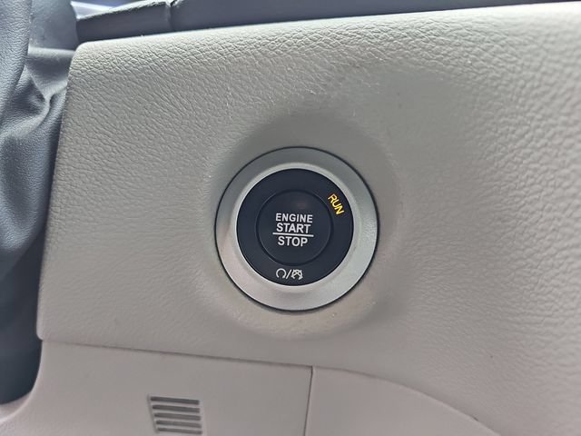 Used 2023 Chrysler Pacifica Touring-L FWD image 31