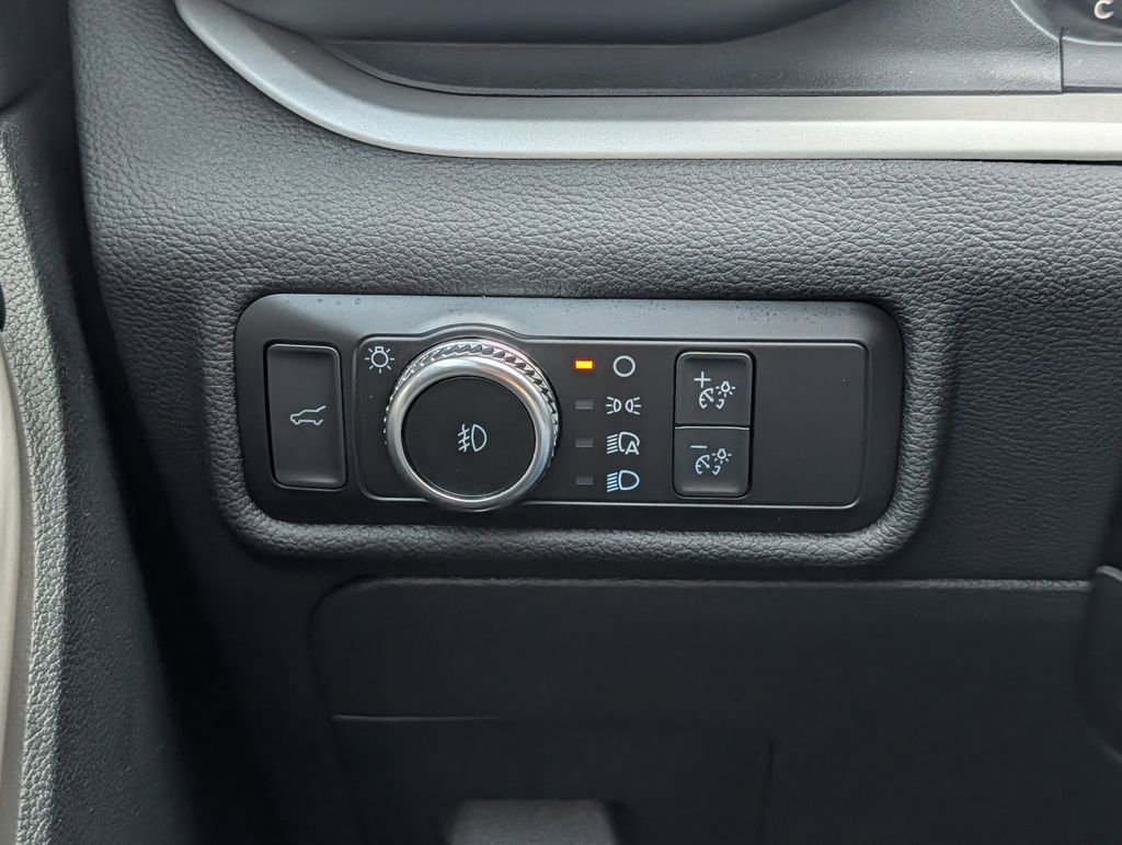 Certified 2022 Ford Explorer XLT w/ Equipment Group 202A image 18