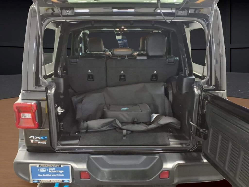 Used 2023 Jeep Wrangler Unlimited Sahara w/ Cold Weather Group AWD/4WD image 29