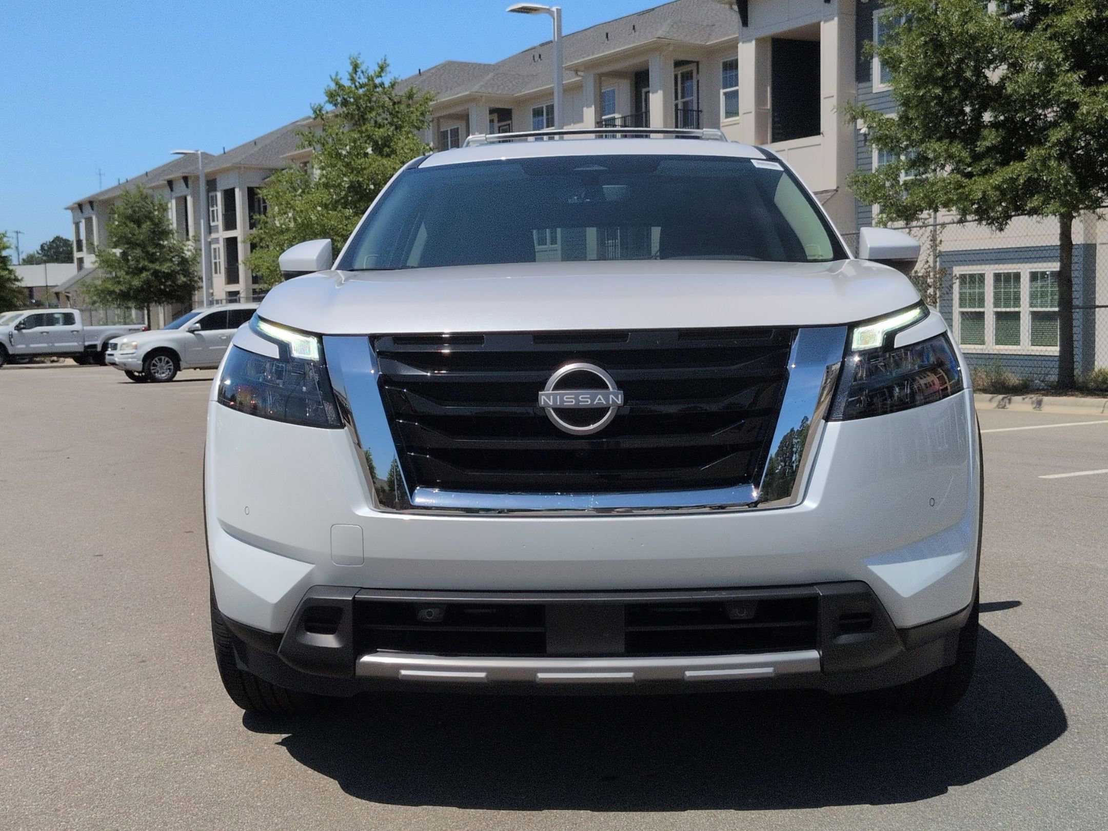 Used 2025 Nissan Pathfinder SL w/ SL Premium Package AWD/4WD image 9