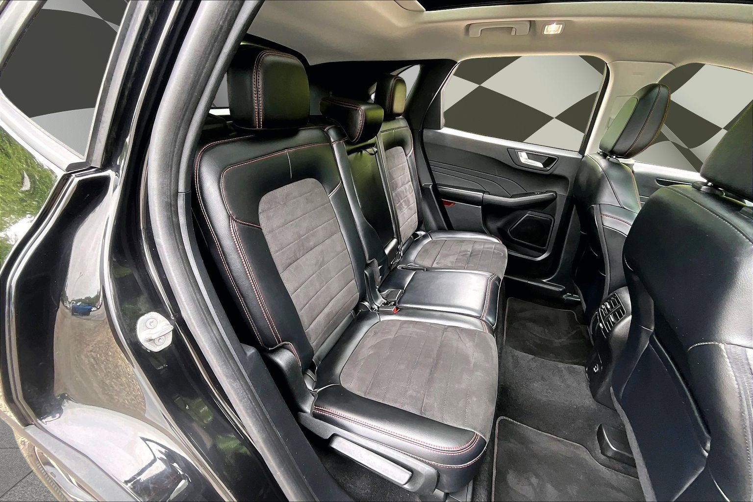 Certified 2022 Ford Escape SEL w/ SEL Stealth AWD Package image 26