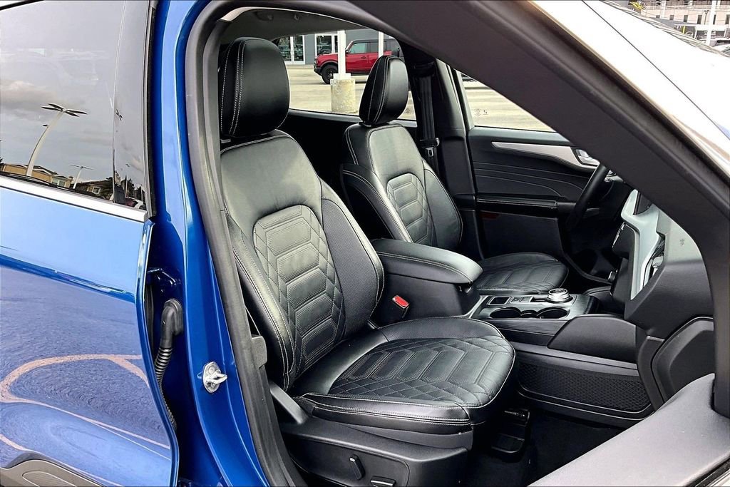 Certified 2023 Ford Escape Platinum w/ Premium Technology Package AWD/4WD image 7