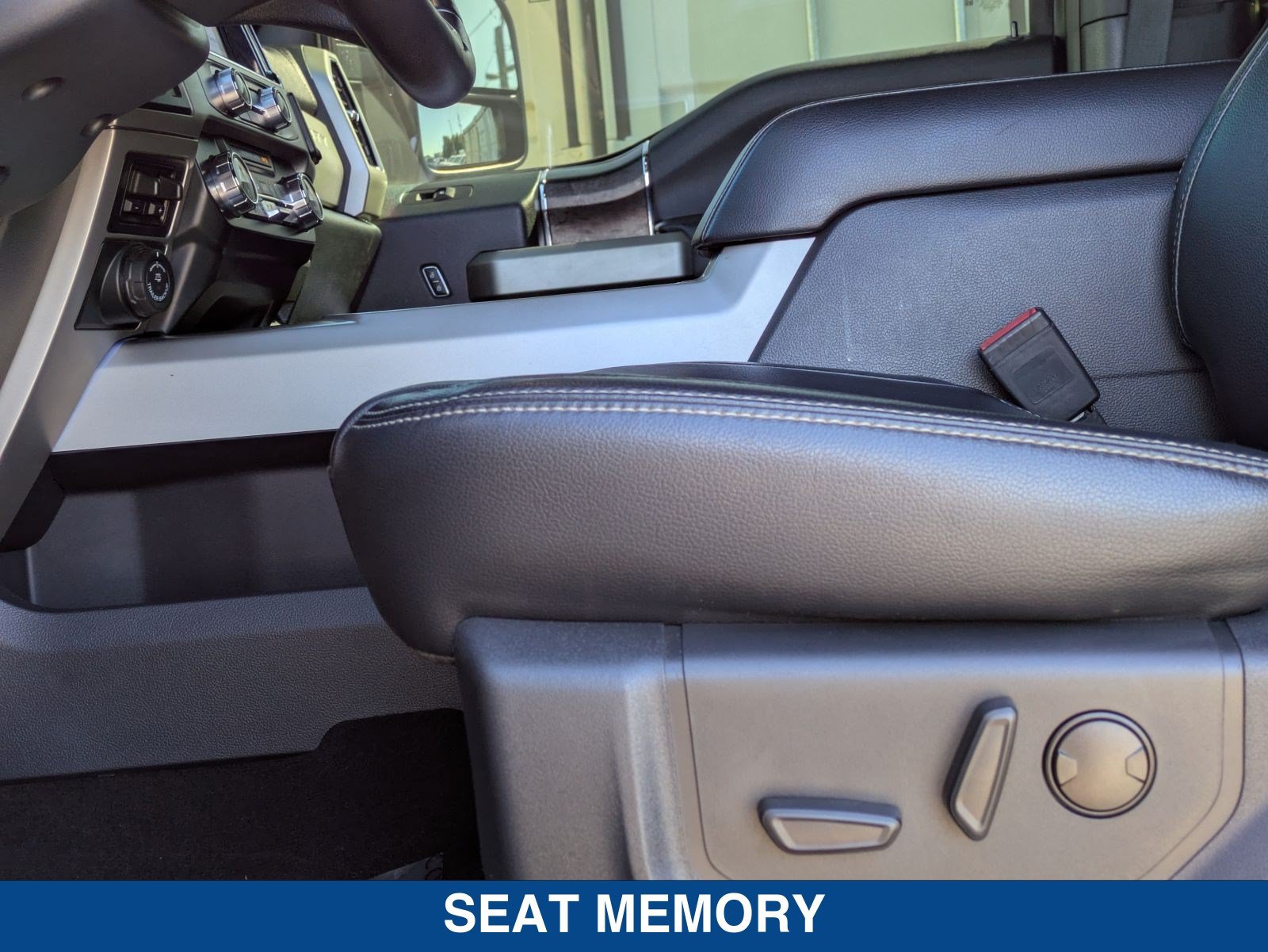 Certified 2022 Ford F250 Lariat w/ Tremor Off-Road Package AWD/4WD image 24