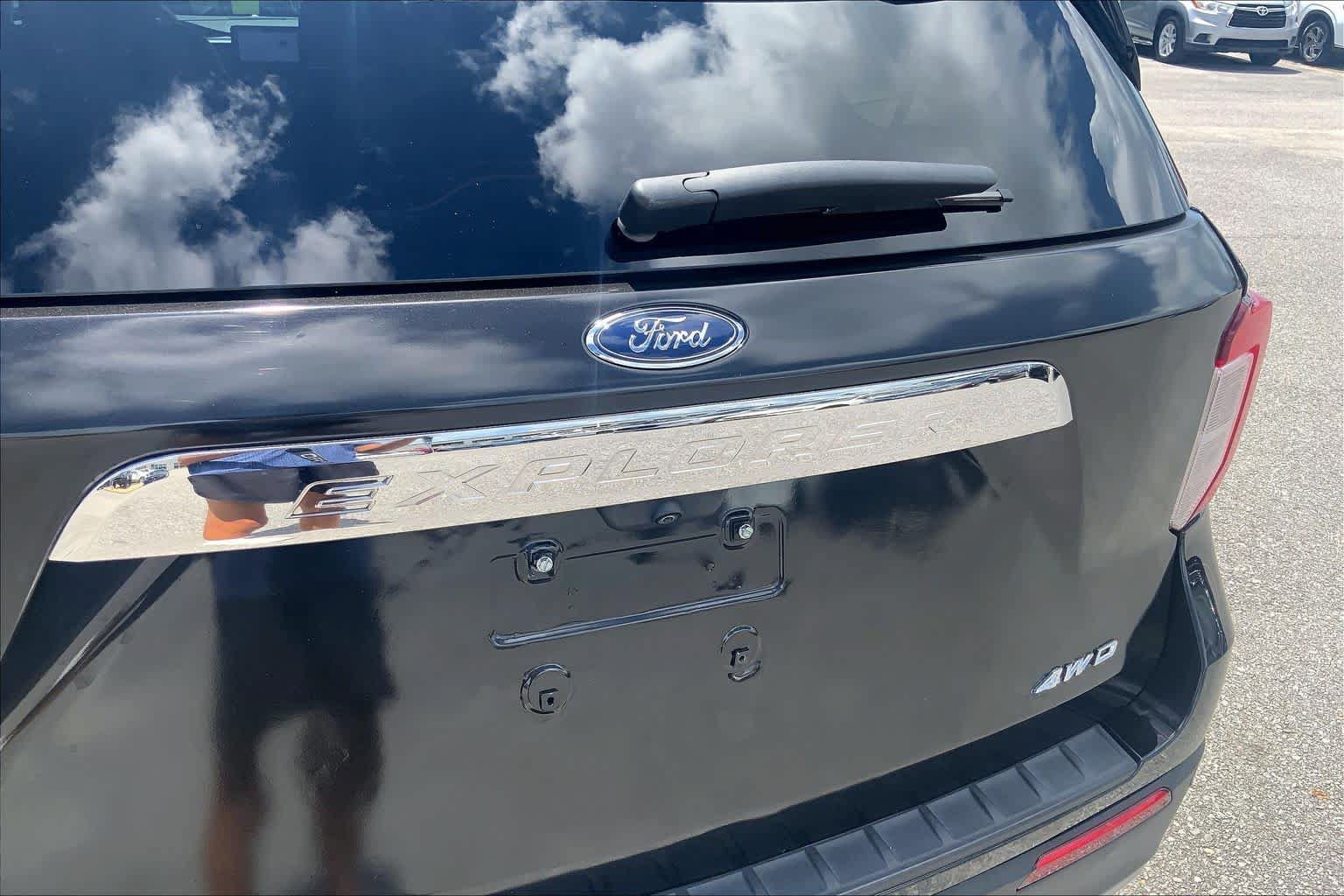 Certified 2023 Ford Explorer XLT w/ Equipment Group 202A AWD/4WD image 31