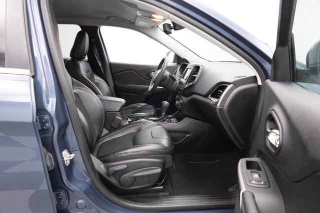 Used 2021 Jeep Cherokee Latitude Plus FWD image 30