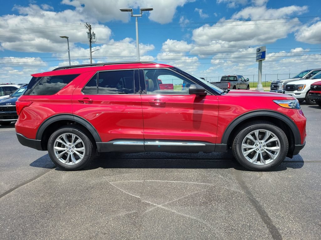 Certified 2022 Ford Explorer XLT w/ Equipment Group 202A AWD/4WD image 3