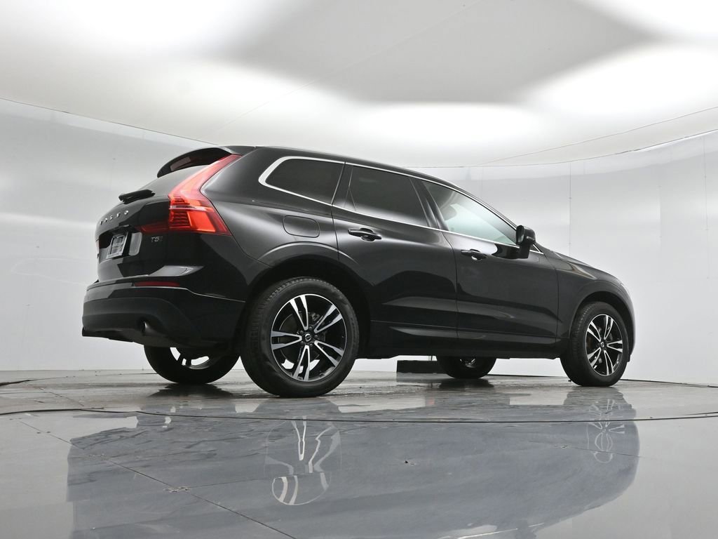 Used 2021 Volvo XC60 T5 Momentum w/ Premium Package image 16
