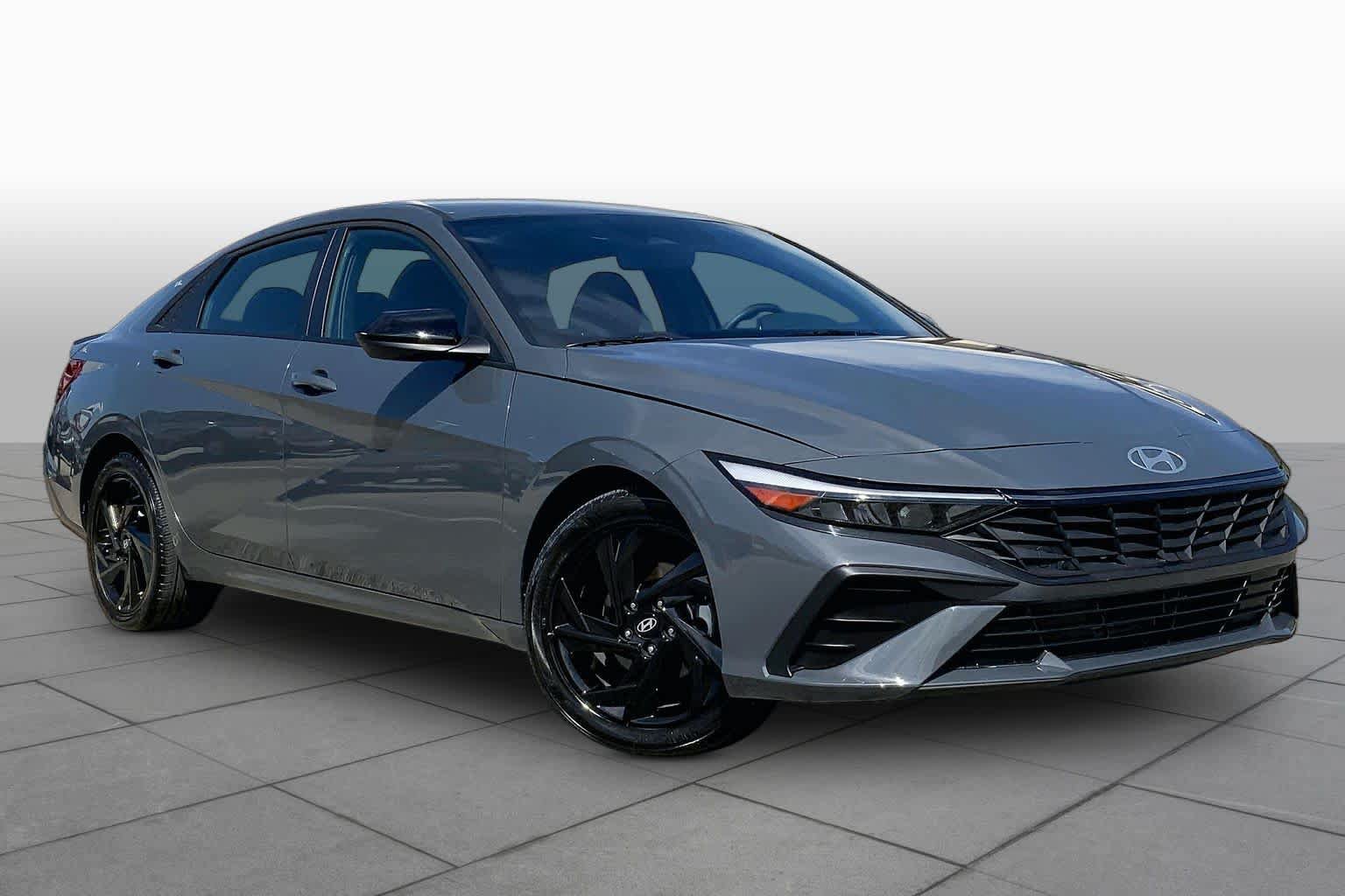 Used 2026 Hyundai Elantra Sport FWD image 3
