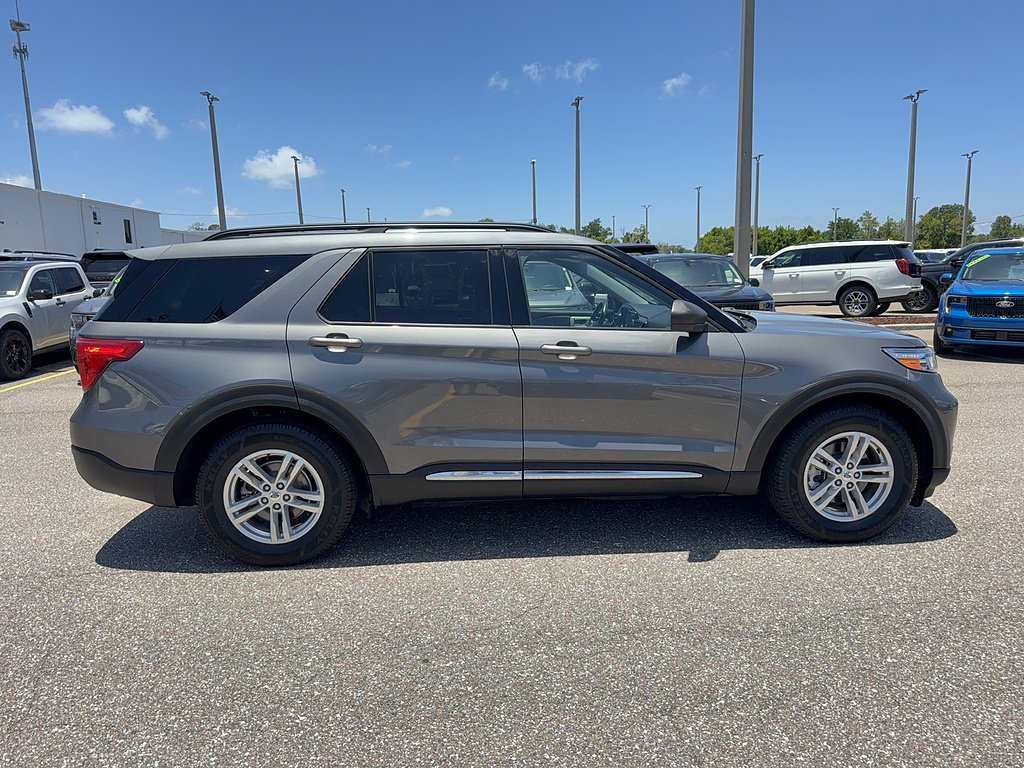 Certified 2022 Ford Explorer XLT w/ Equipment Group 202A RWD image 5