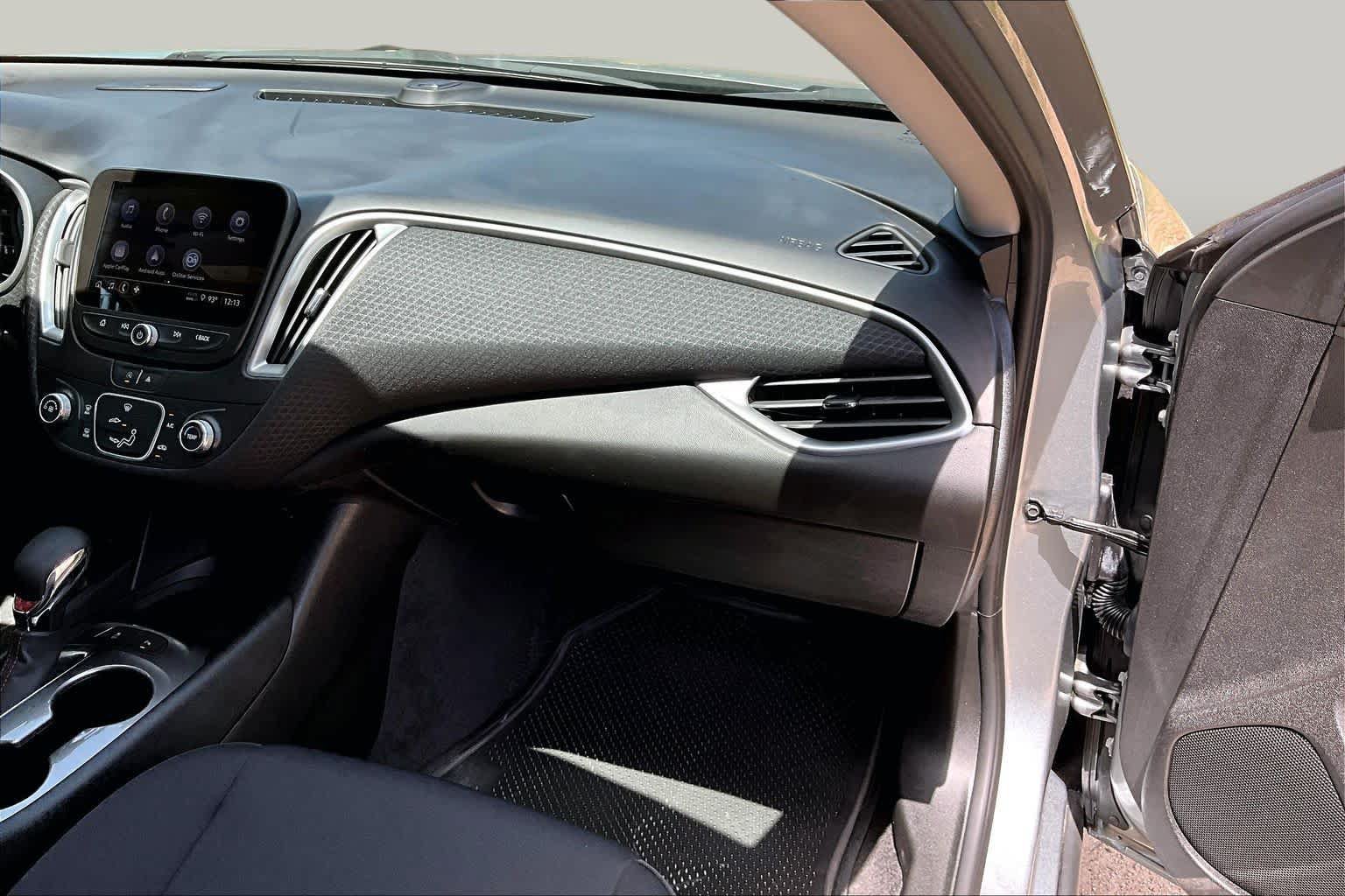 Used 2025 Chevrolet Malibu RS FWD image 19