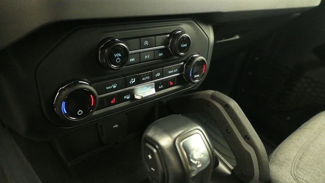 Certified 2023 Ford Bronco Big Bend w/ Sasquatch Package AWD/4WD image 17