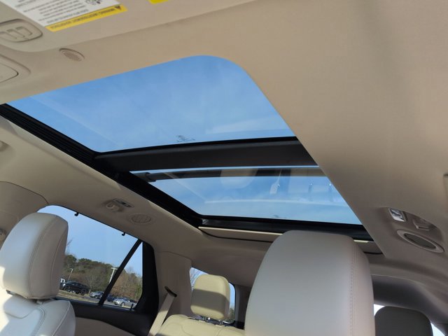 Certified 2021 Ford Explorer Platinum w/ Equipment Group 601A image 25