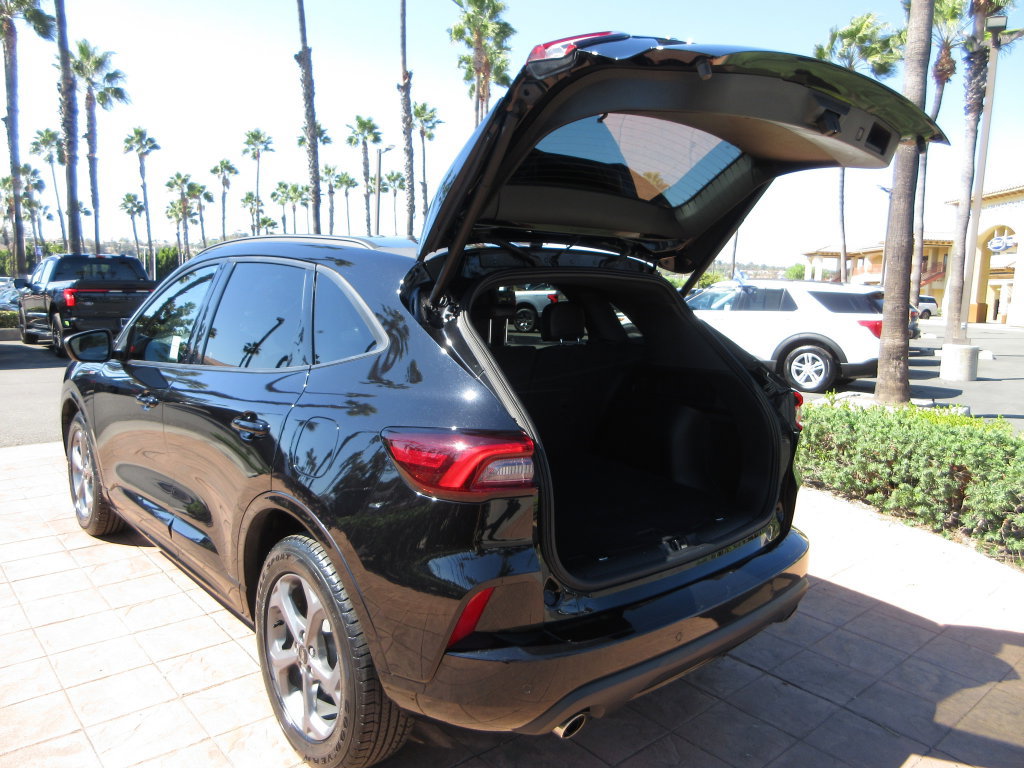 Certified 2023 Ford Escape ST-Line AWD/4WD image 27