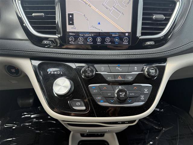 Used 2018 Chrysler Pacifica Limited FWD image 19