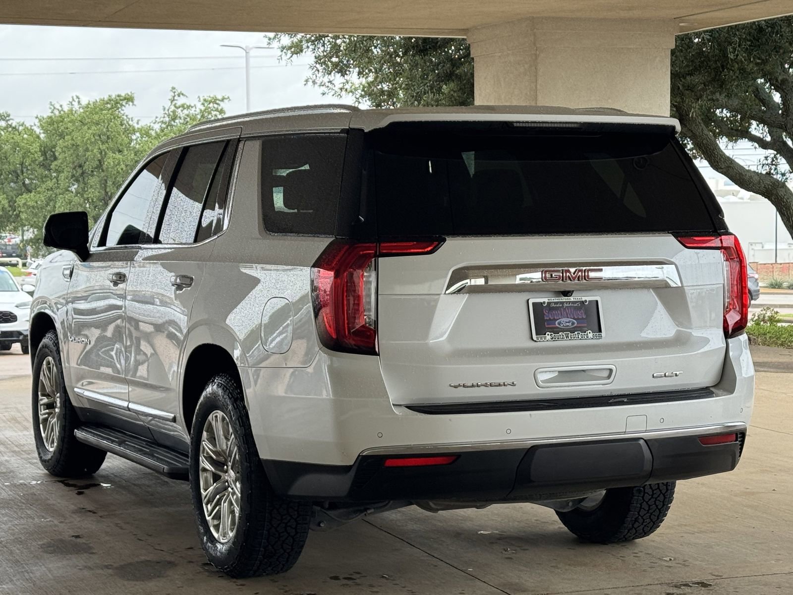 Used 2022 GMC Yukon SLT w/ SLT Luxury Package AWD/4WD image 6