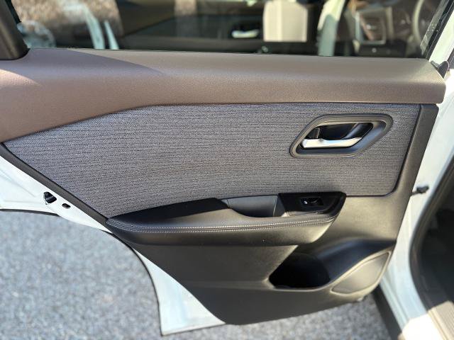 Used 2023 Nissan Rogue SV AWD/4WD image 32