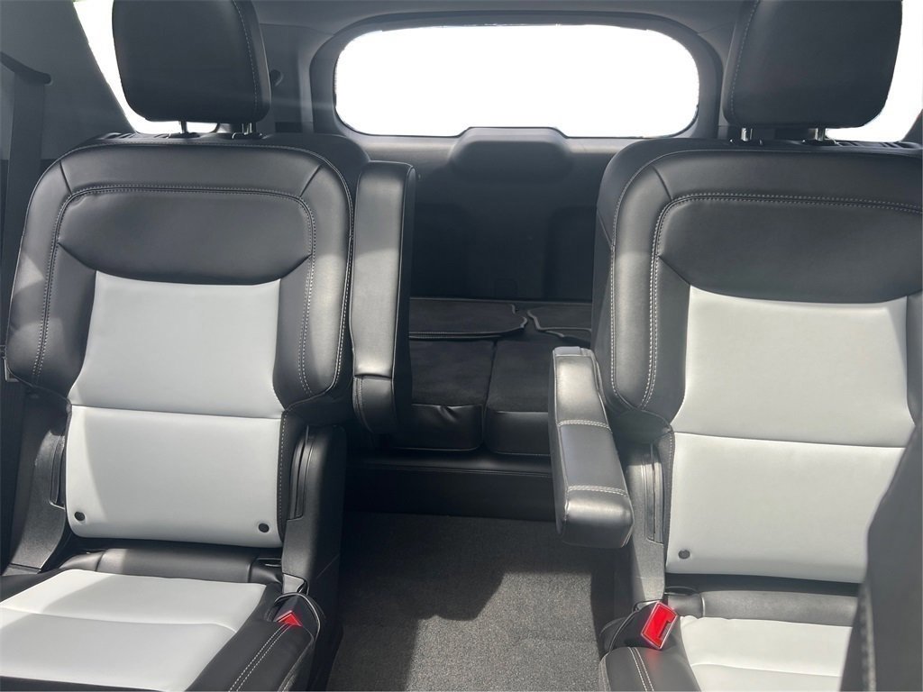 Certified 2022 Ford Explorer XLT w/ Equipment Group 202A image 16