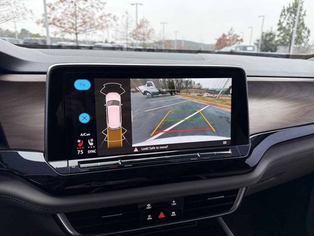 Used 2024 Volkswagen Atlas SE image 17