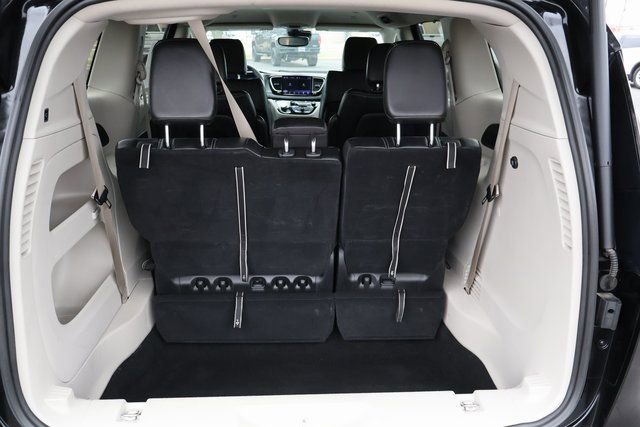 Used 2024 Chrysler Pacifica Touring-L image 20
