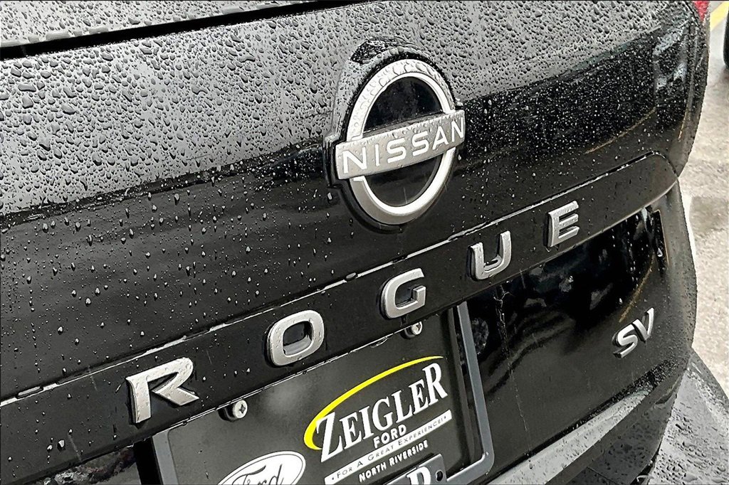 Used 2024 Nissan Rogue SV image 8