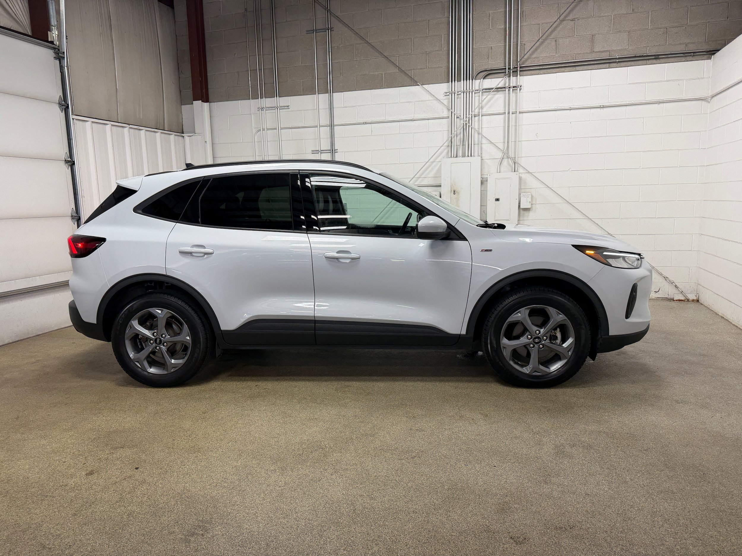 Certified 2025 Ford Escape ST-Line Select AWD/4WD image 7